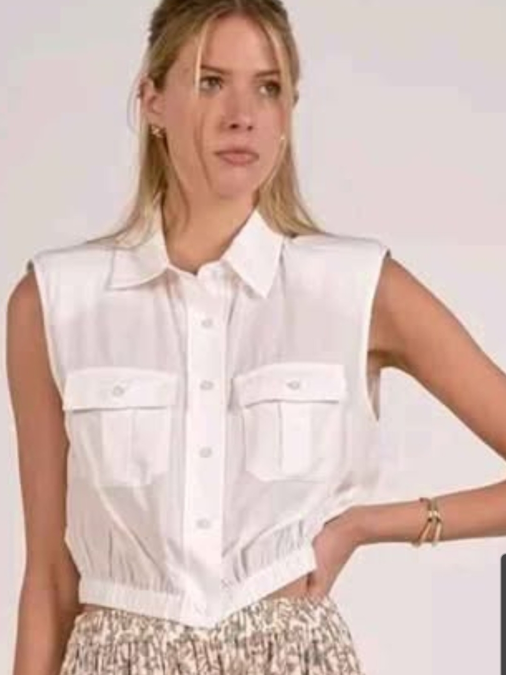 Elan White Sleeveless Button-Front Cropped Blouse